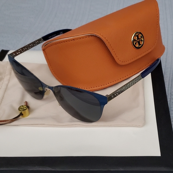 Tory Burch Sunglasses - Picture 6 of 8